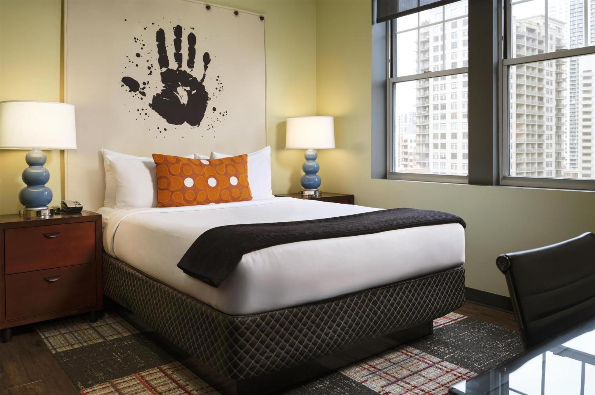Quarto com Cama Queen-size e Vista da Cidade