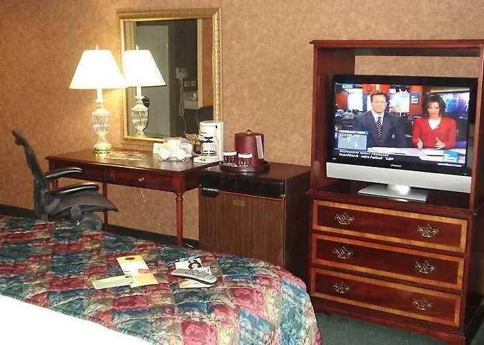 Pet Friendly hotel: Chicago O'Hare Garden Hotel